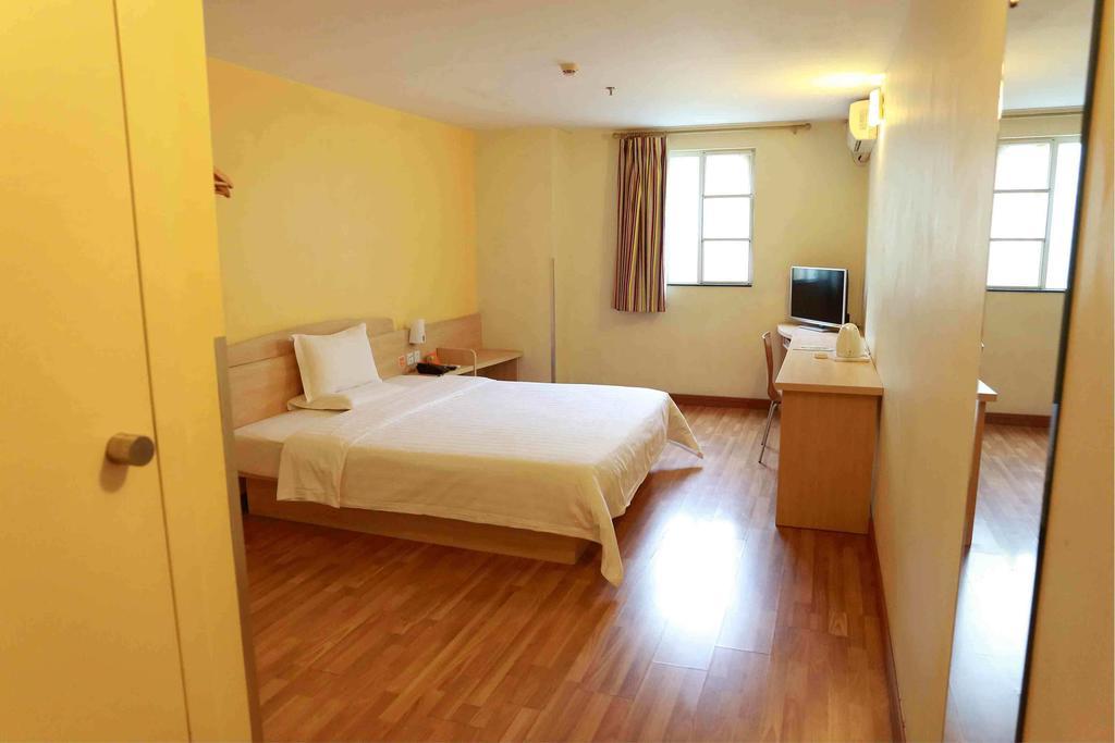 7Days Inn Guangzhou Baiyun International Airport Renhezhen Δωμάτιο φωτογραφία