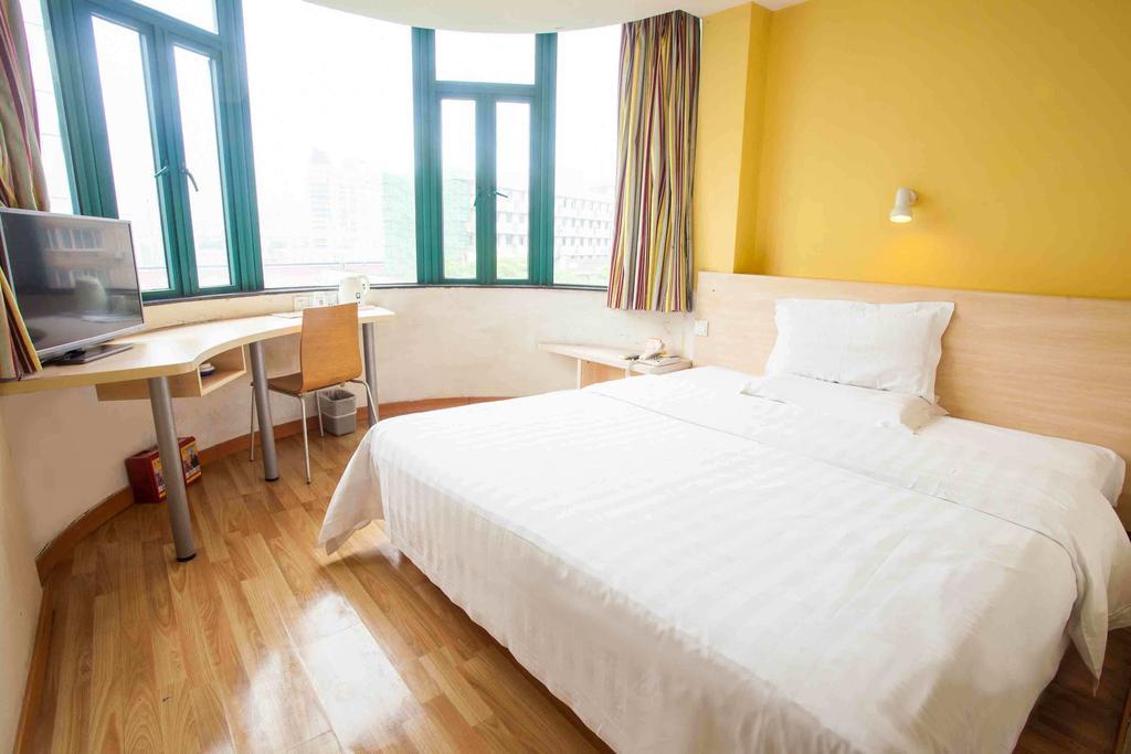 7Days Inn Guangzhou Baiyun International Airport Renhezhen Δωμάτιο φωτογραφία